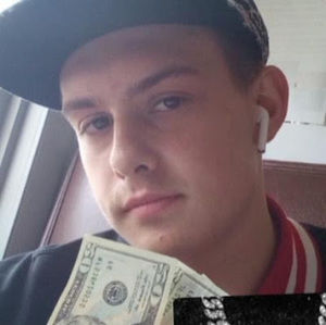 Meet your Posher, Levi